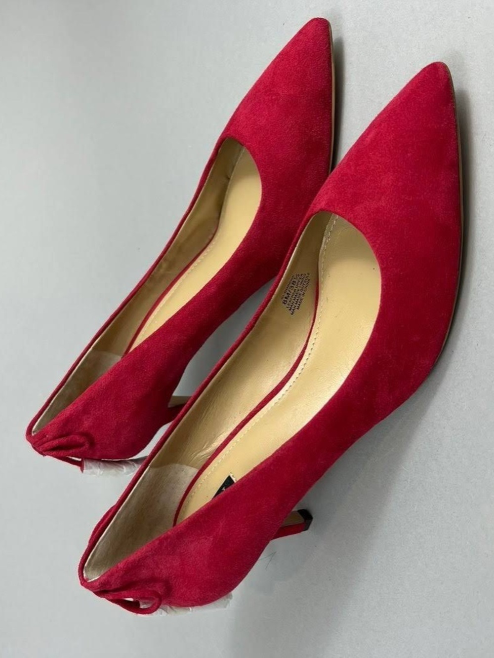 G.I.L.I. Women's Red Suede Mid-Heel Pumps with Tassels at back